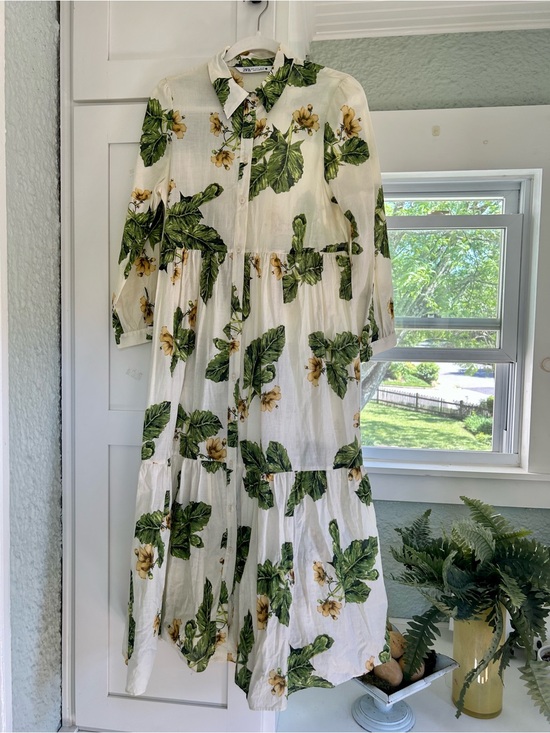 Zara Dresses & Skirts - Zara limited edition maxi dress w/ cream & palm print. Size USA Small
